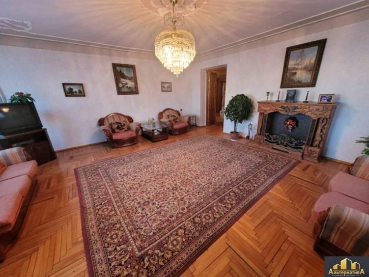 5-комн квартира Жуковского ул.