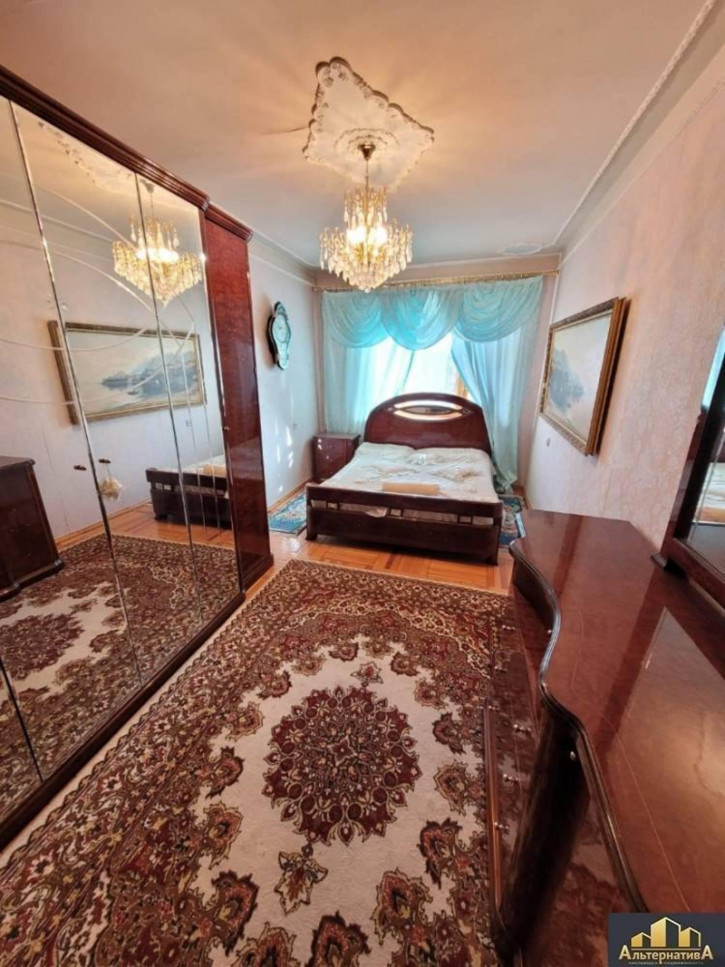 5-комн квартира Жуковского ул.