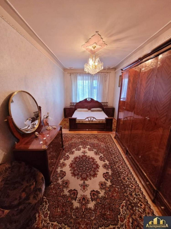 5-комн квартира Жуковского ул.