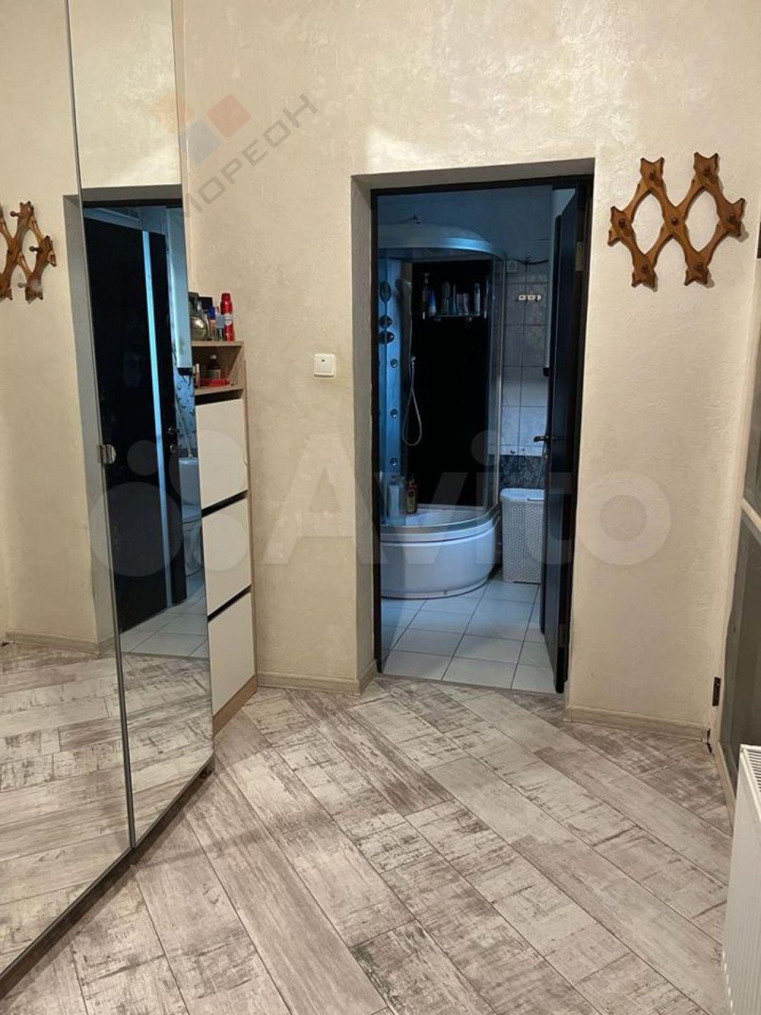 Купить дачу, дом, коттедж за 15 800 000 рублей на Александра Матросова ул, 45