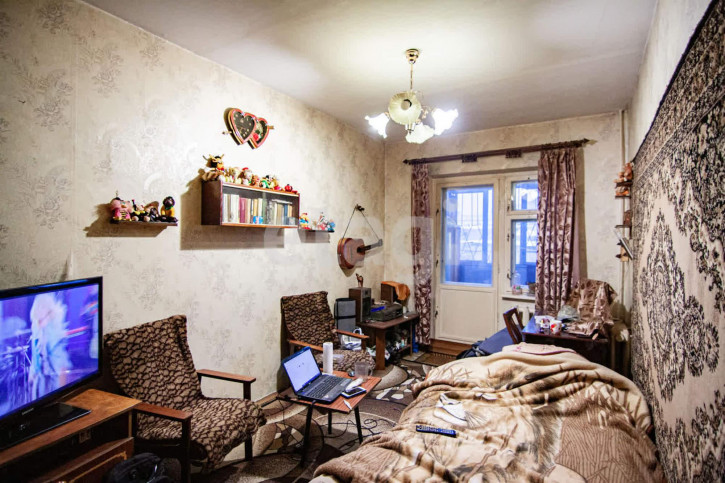 2-комн квартира Войкова, 41