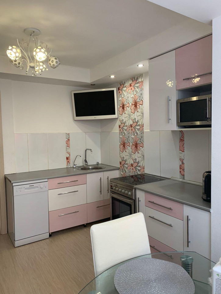 3-комн квартира Дружбы Народов пр-кт, 58