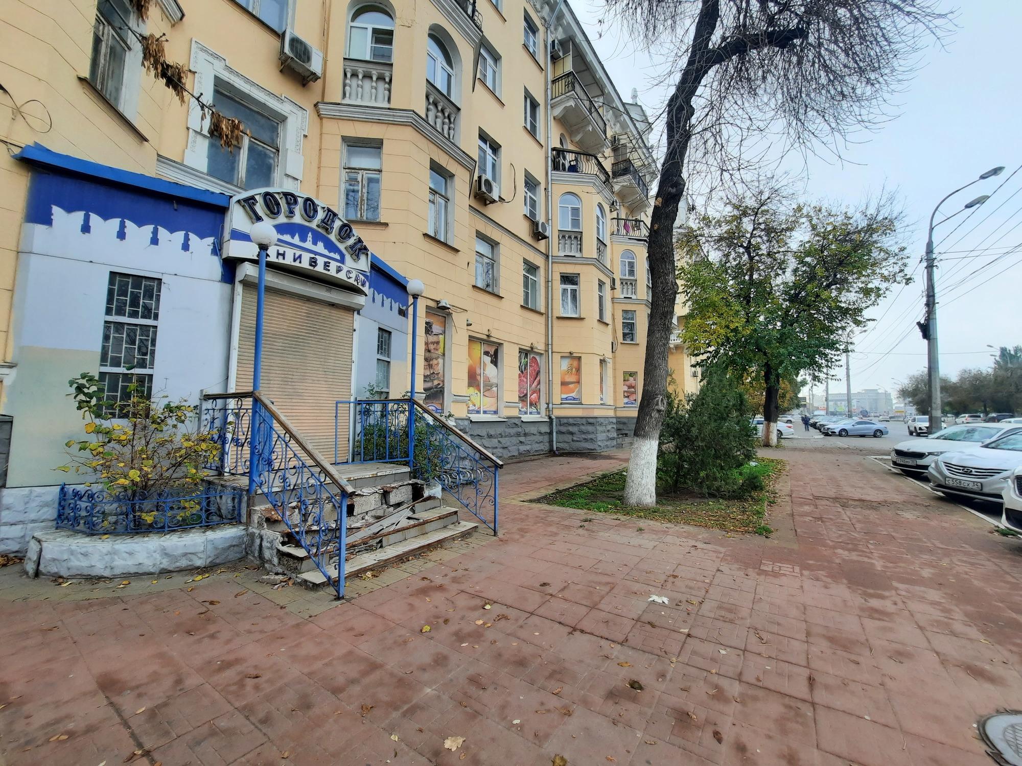 Сдать помещение свободного назначения за 240 000 рублей на г. Астрахань, Кировский район, ул. Адмиралтейская, 8