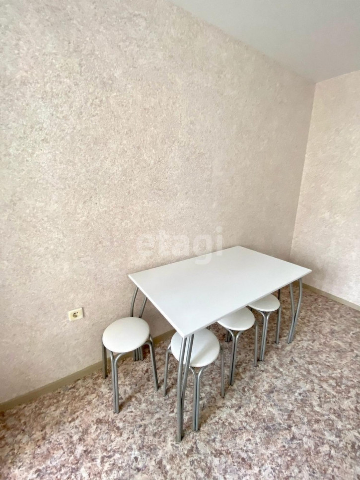1-комн квартира Василия Гольцова, 10