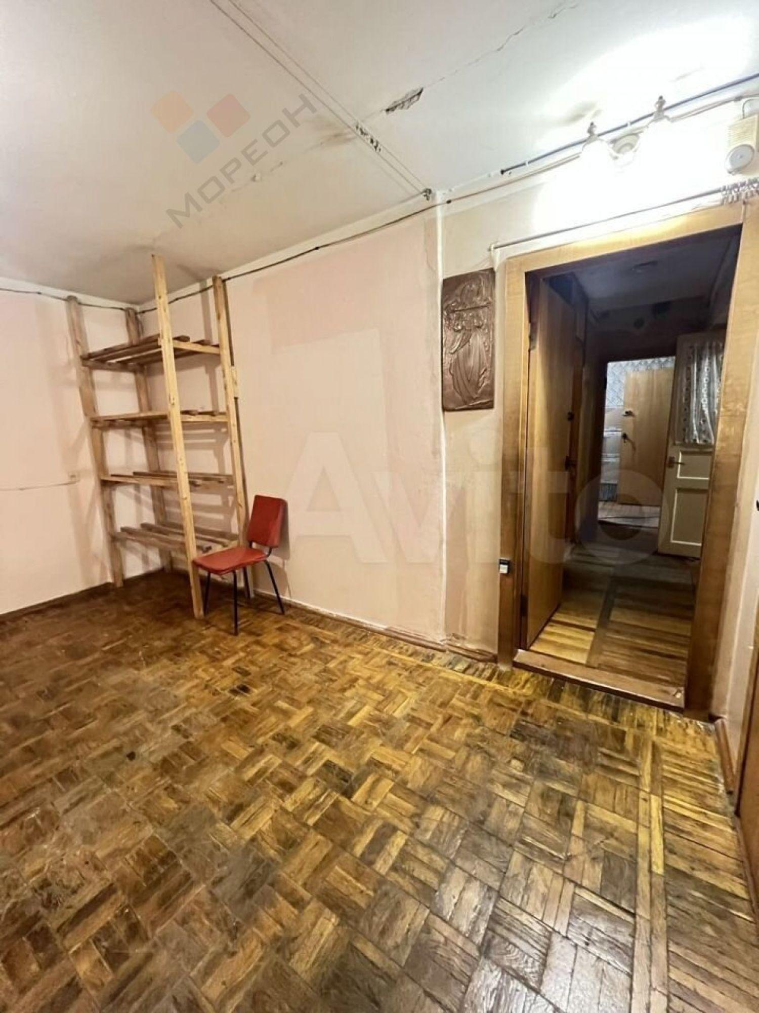 Купить квартиру за 10 000 000 рублей на Селезнёва ул, 176
