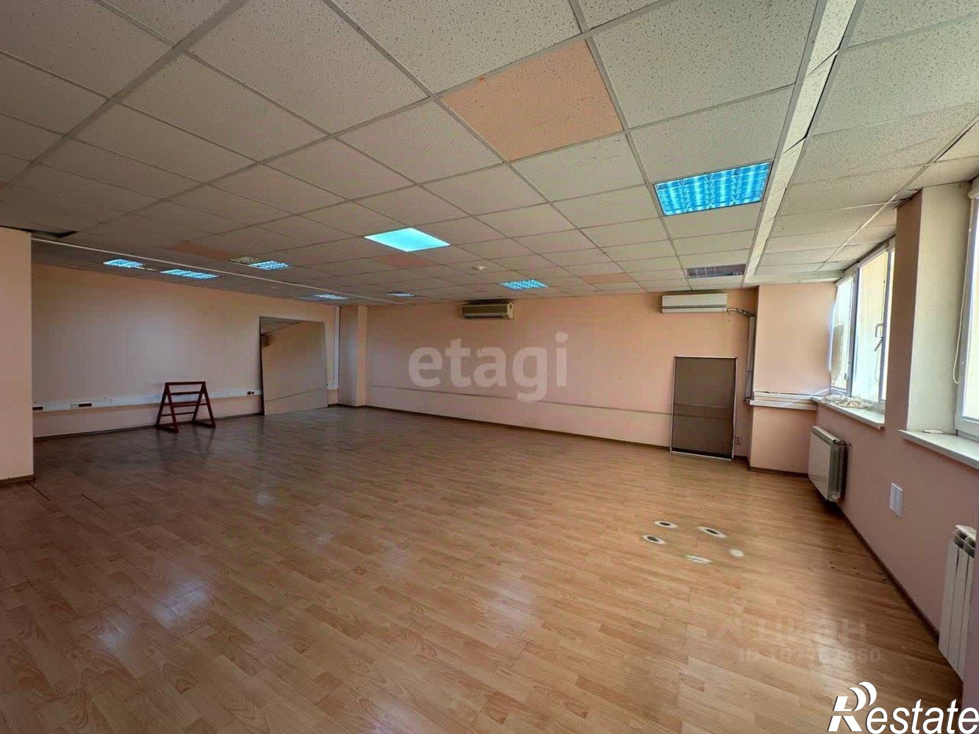 Сдать офис, помещение под офис за 24 854 рублей на набережная 1 Мая, 75/48