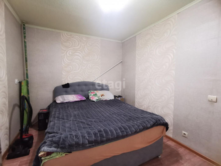 Комната Республики, 229