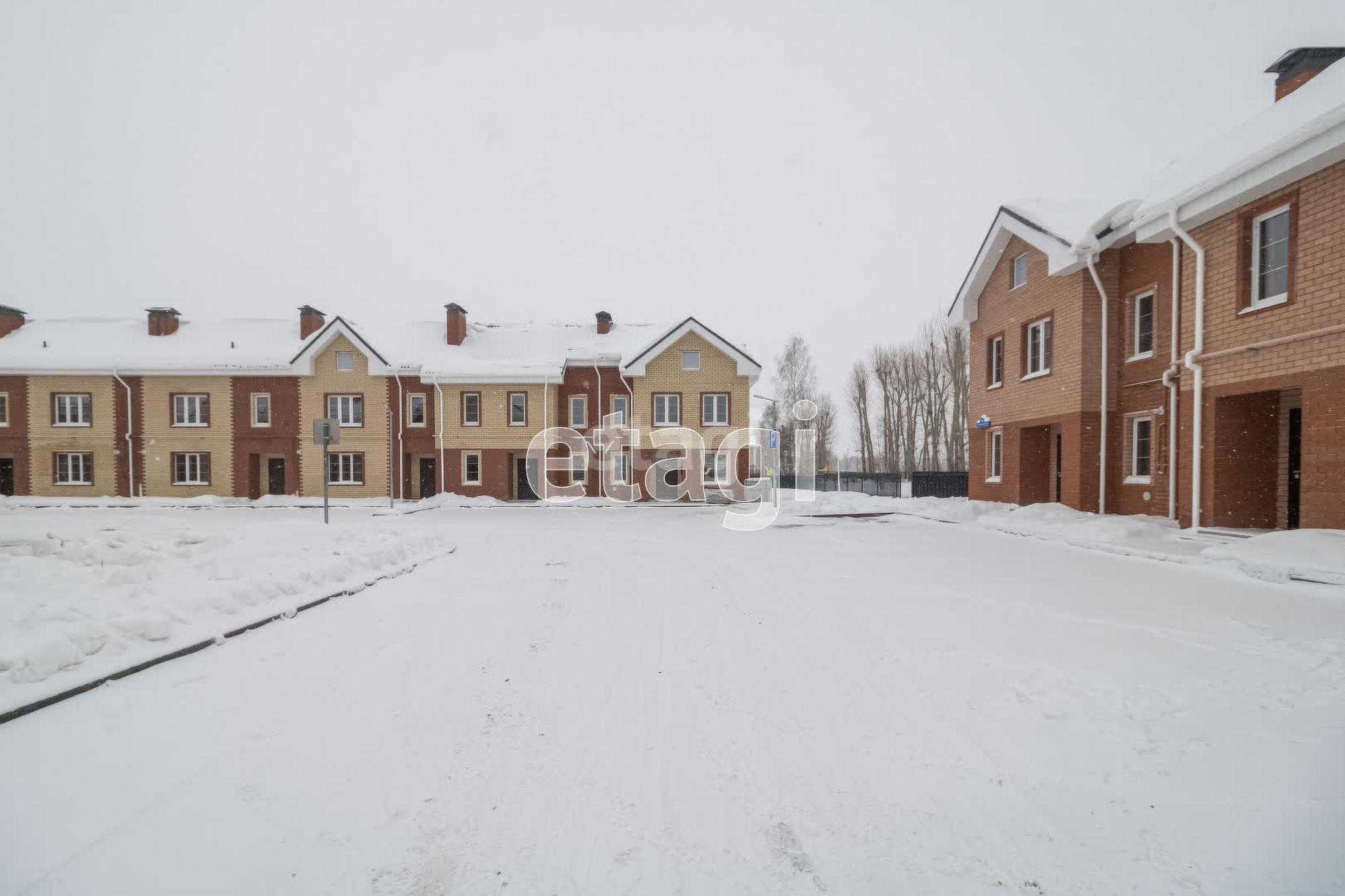 Купить дачу, дом, коттедж за 8 700 000 рублей на Алексея Рогожина, 42