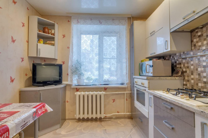 4-комн квартира улица Солодунова, 49а