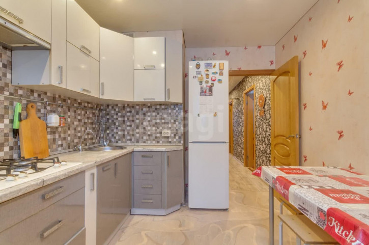 4-комн квартира улица Солодунова, 49а