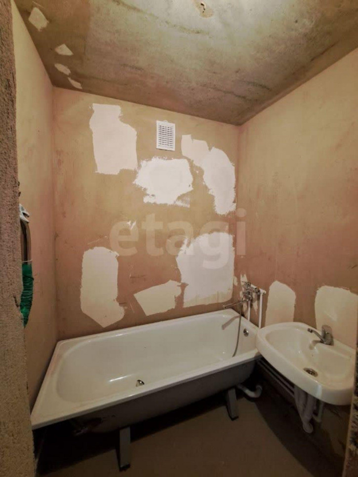 2-комн квартира улица Лётчика Каберова, 7