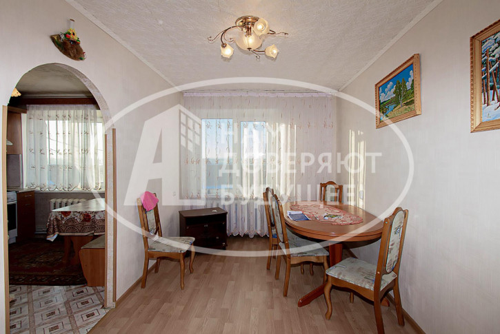 3-комн квартира Комсомольская улица, 1