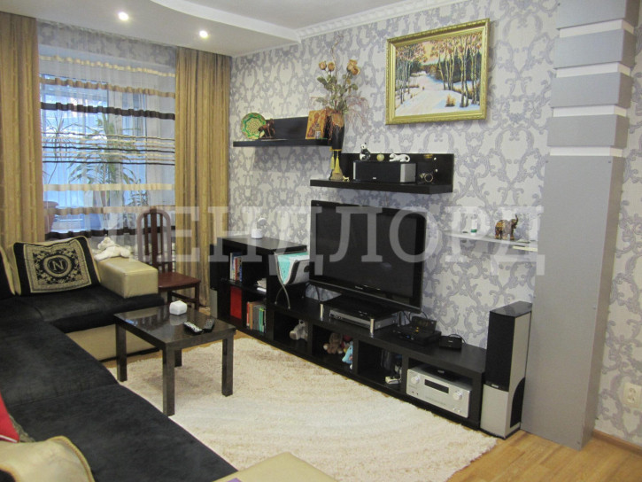 3-комн квартира улица Зорге, 66