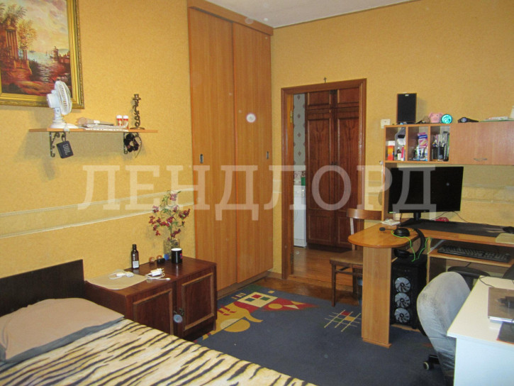 3-комн квартира улица Зорге, 66