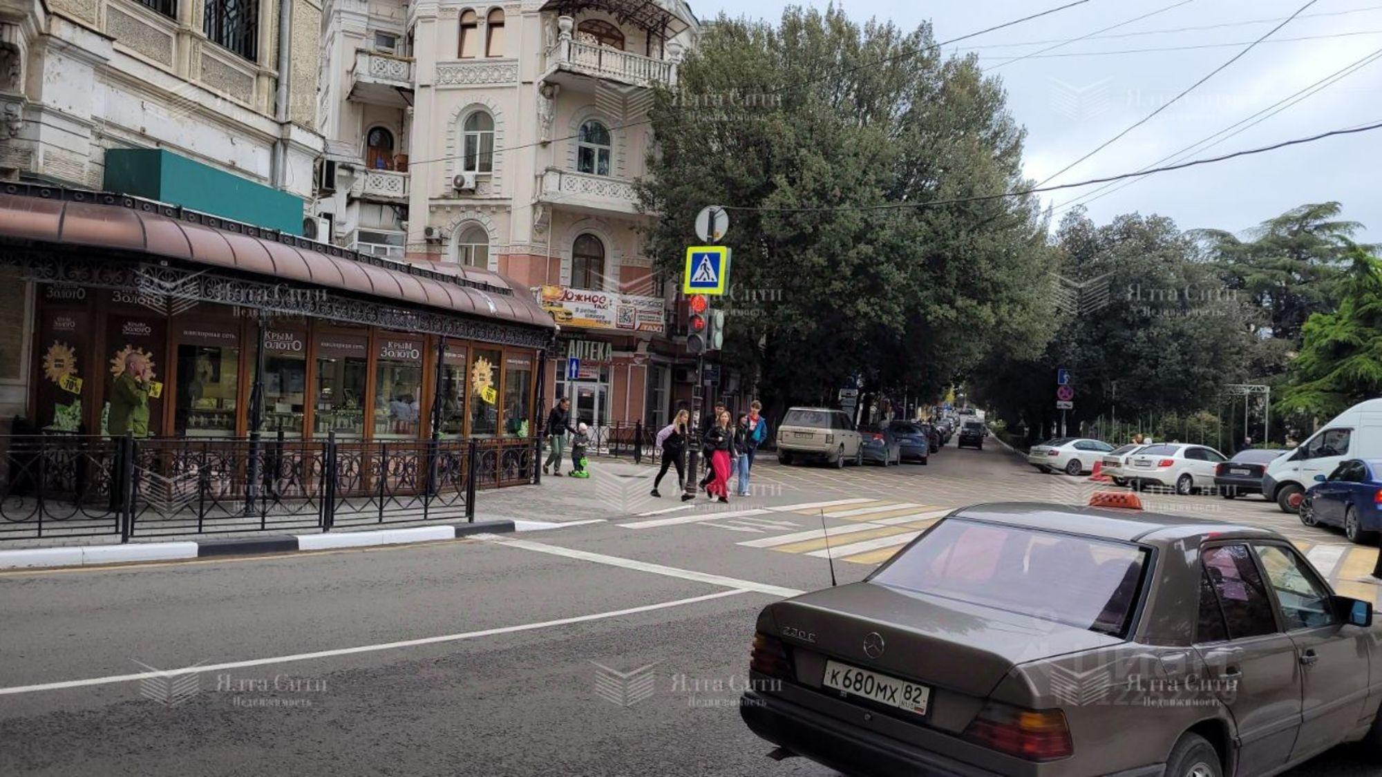 Купить торговое помещение за 104 796 000 рублей на ул Московская, 1/6