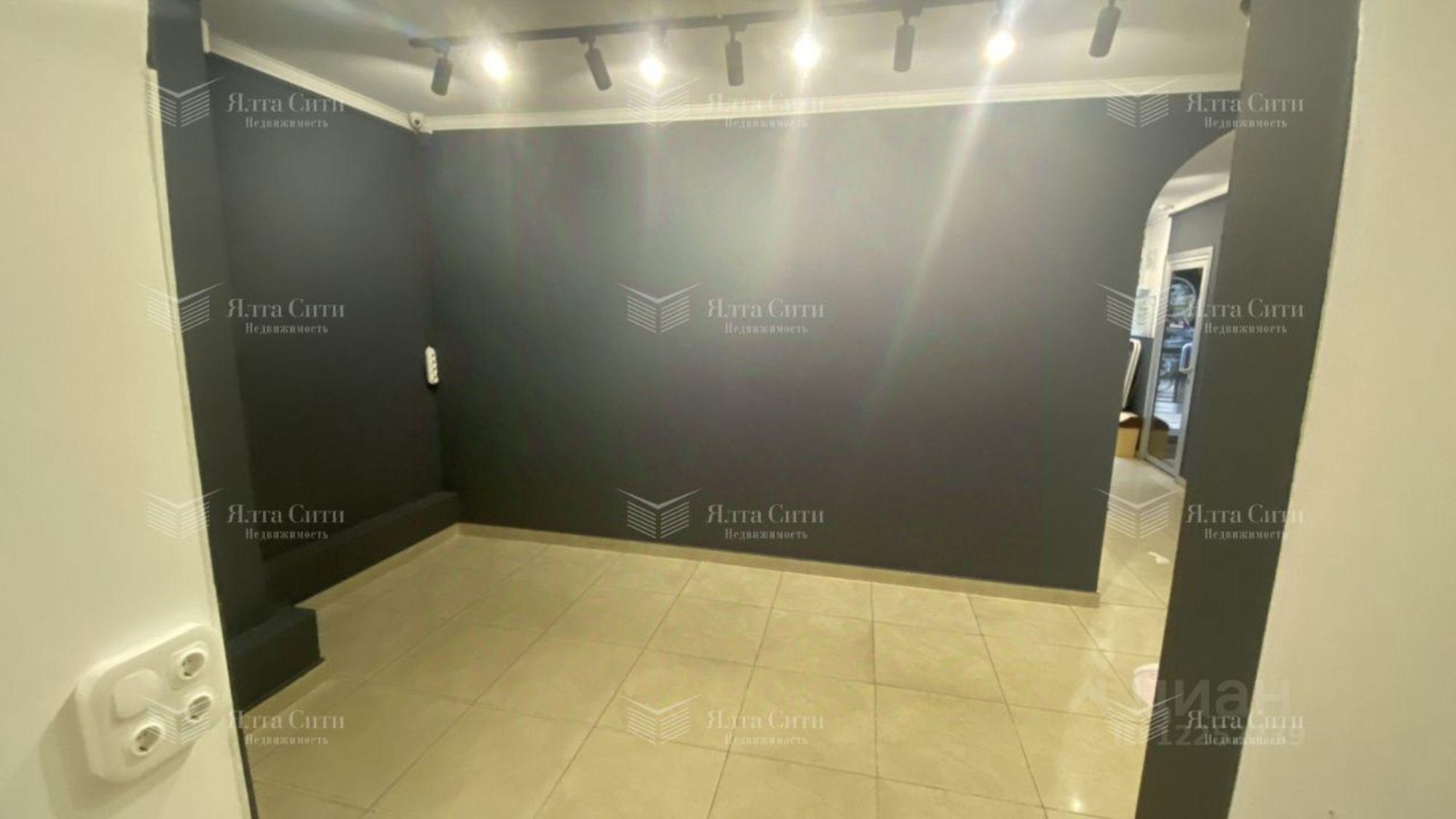 Купить торговое помещение за 104 796 000 рублей на ул Московская, 1/6