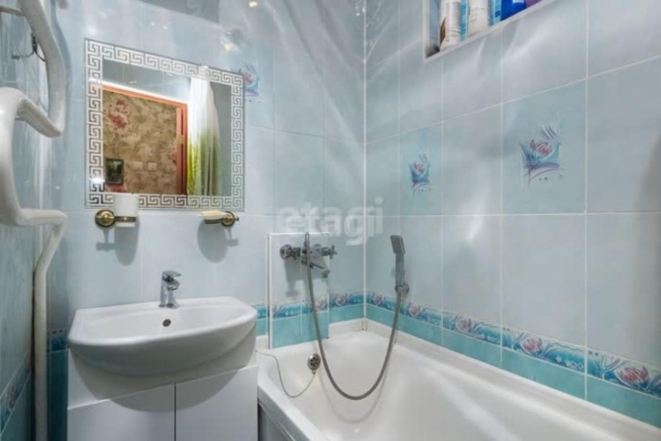 3-комн квартира Мельникайте, 50