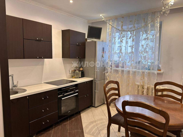 4-комн квартира Дружбы Народов улица, д.21