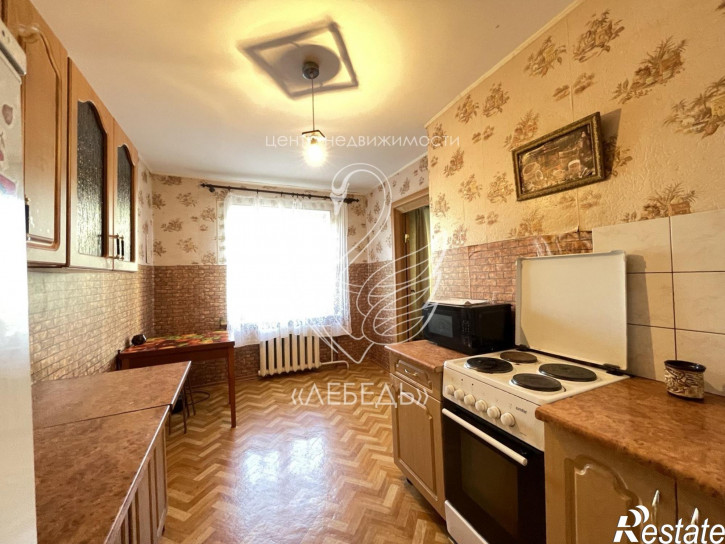 4-комн квартира 9 Января улица,26
