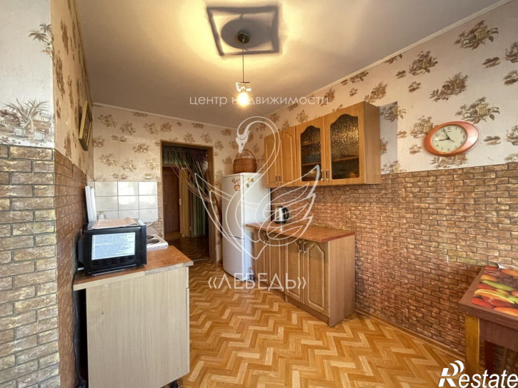 4-комн квартира 9 Января улица,26