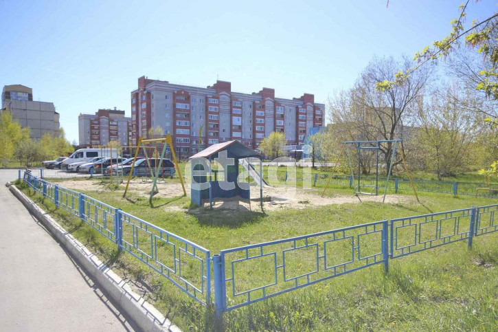 3-комн квартира Пражская (Строителей), 49