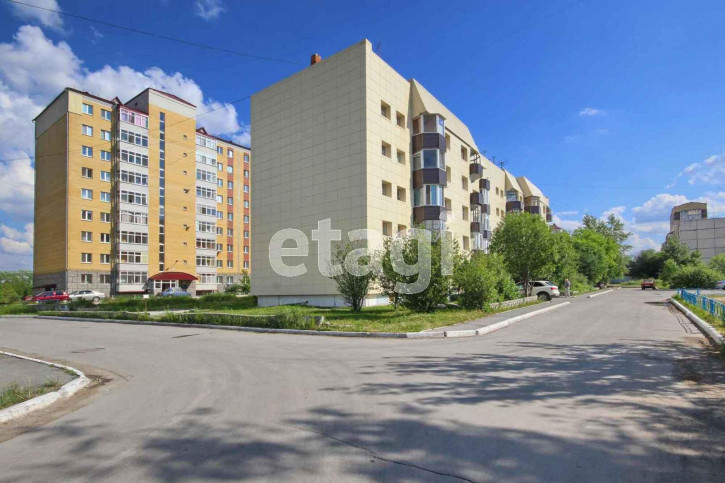 3-комн квартира Пражская (Строителей), 49