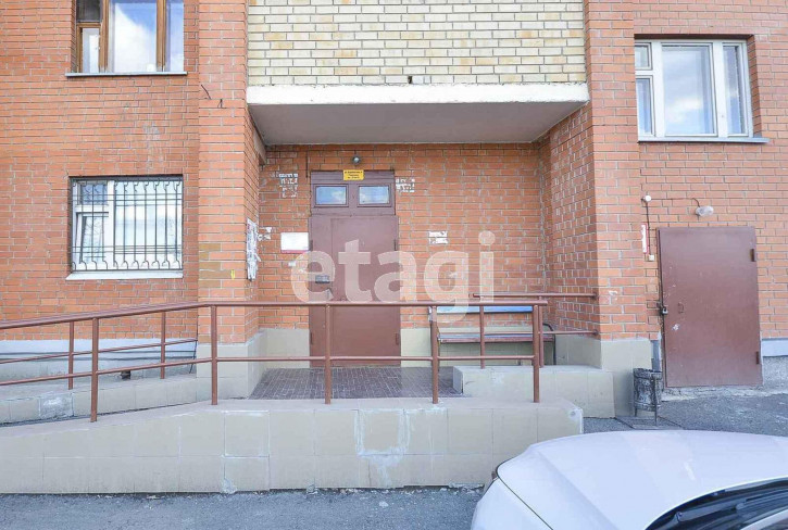 3-комн квартира Паровозная, 9