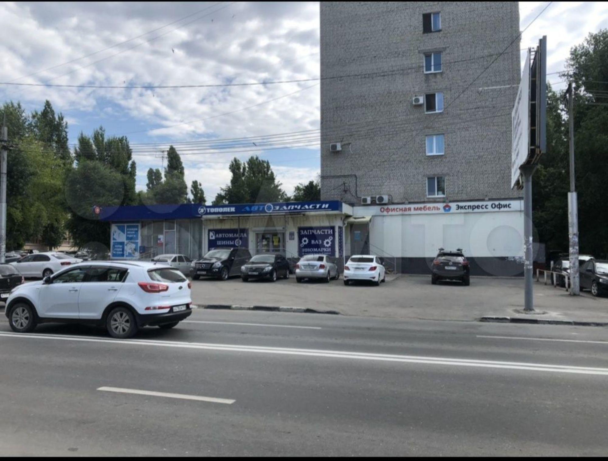 Купить торговое помещение за 22 380 000 рублей на ул Аткарская, 42/54
