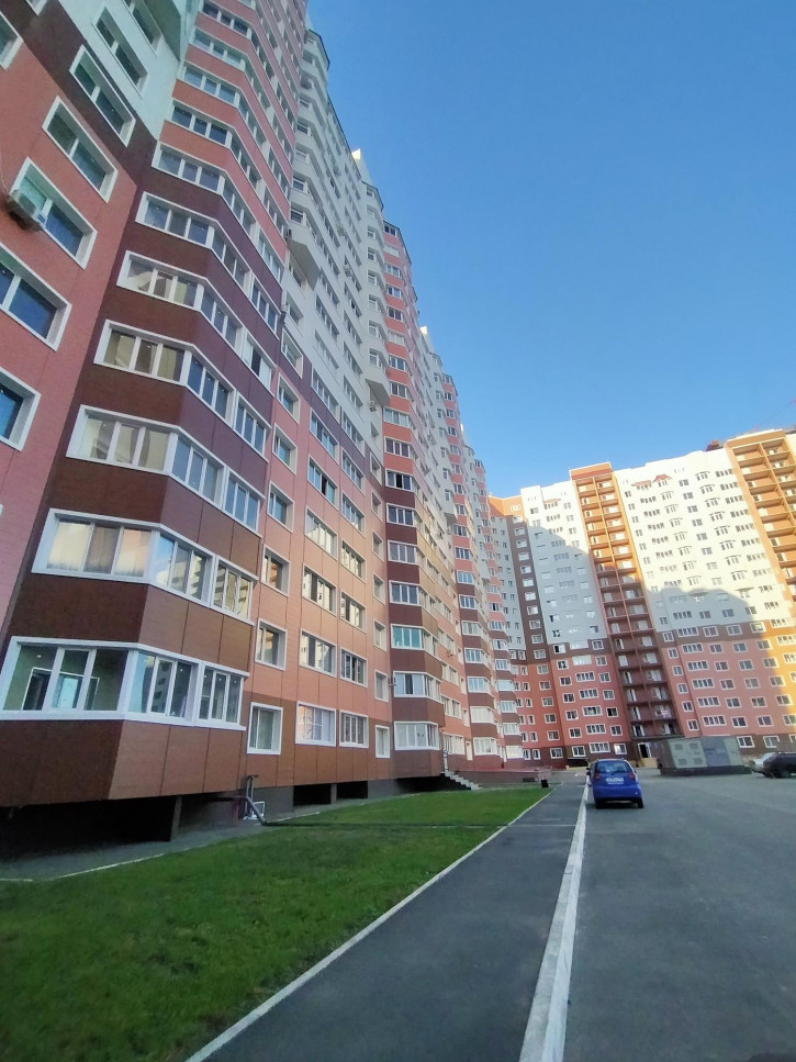 2-комн квартира улица Фронтовиков, 8/1