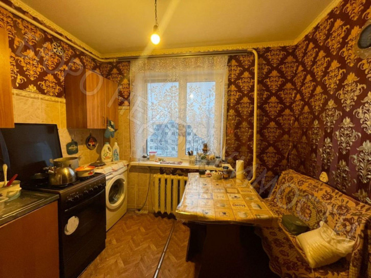 2-комн квартира Титова ул, 13А