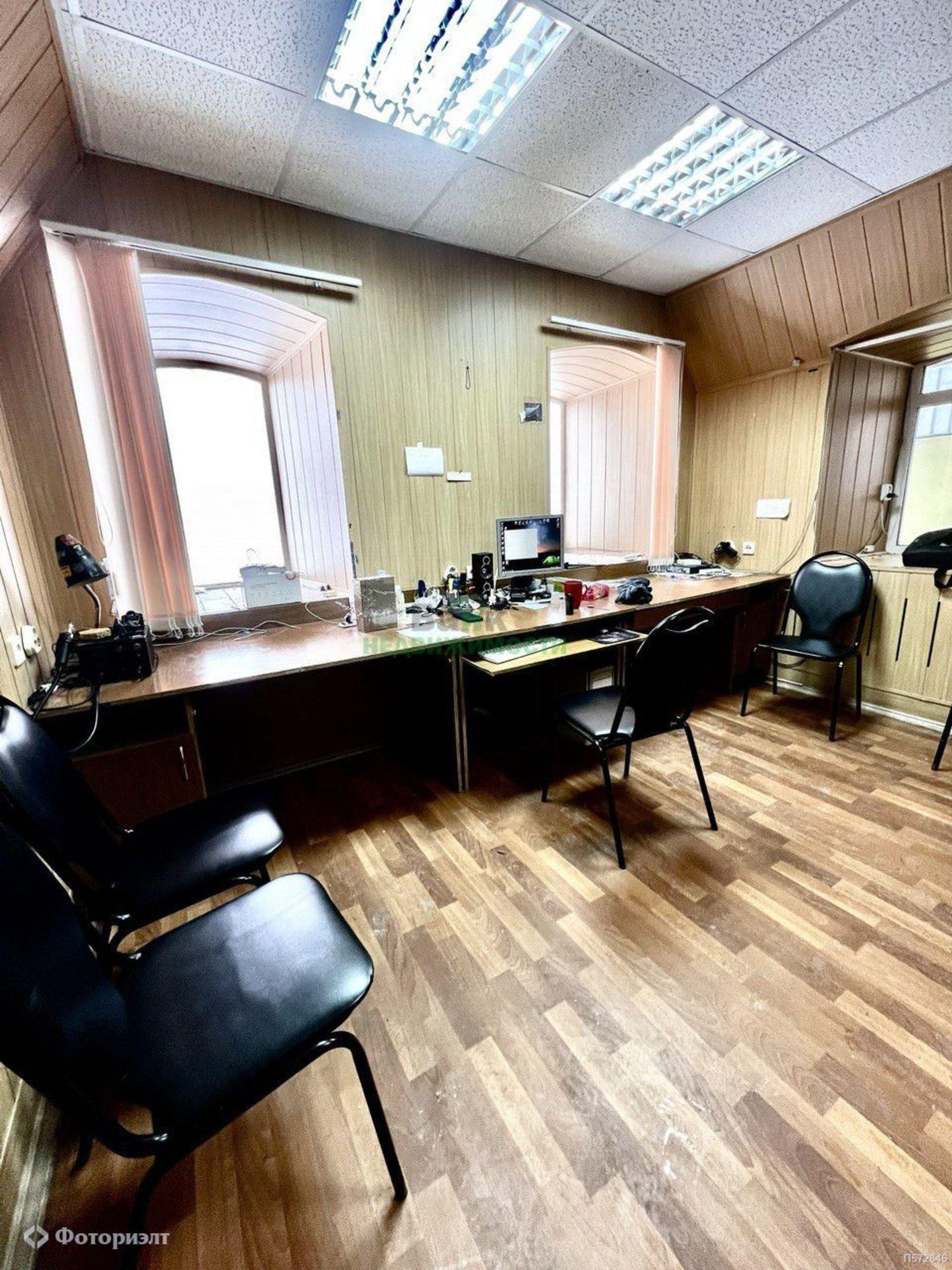 Купить офис, помещение под офис за 2 450 000 рублей на Революционная ул, 17/1