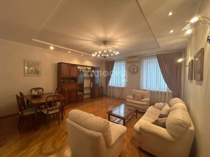 4-комн квартира Толстого улица, д.3/1