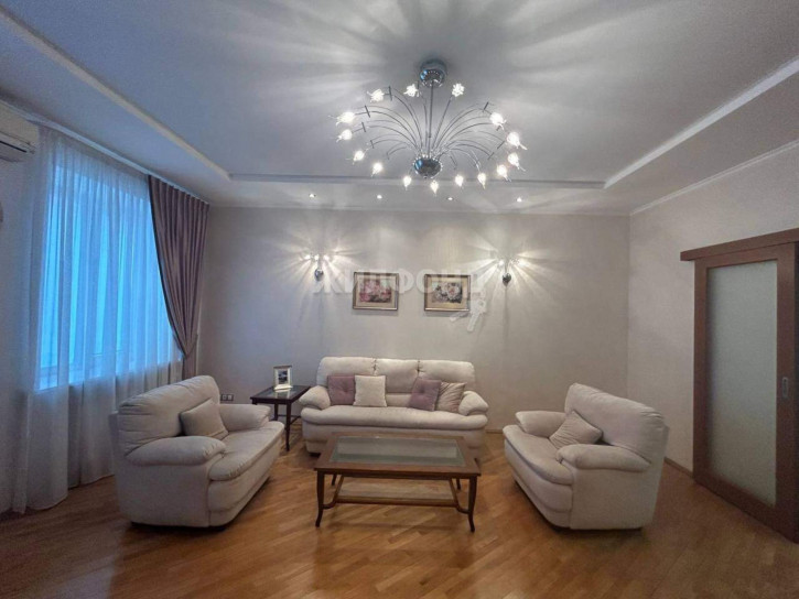 4-комн квартира Толстого улица, д.3/1