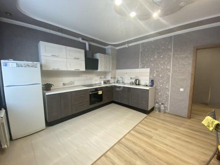 2-комн квартира Мельникайте, 34