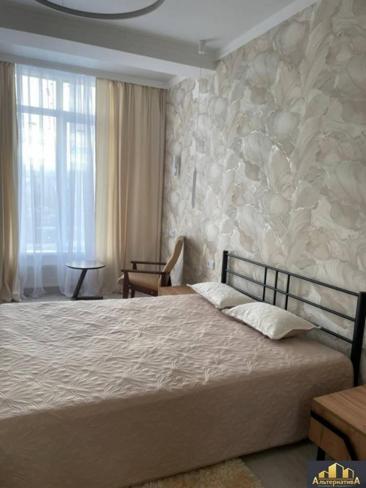 3-комн квартира Замковая ул.