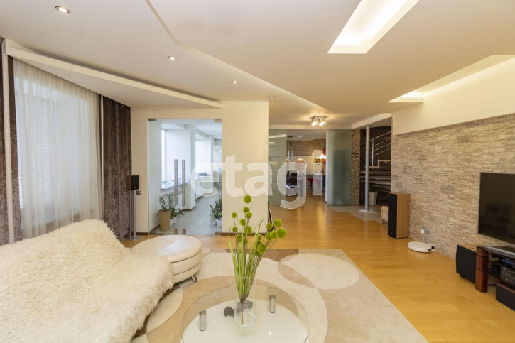 3-комн квартира Республики, 14