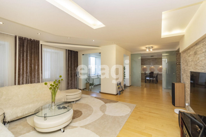 3-комн квартира Республики, 14