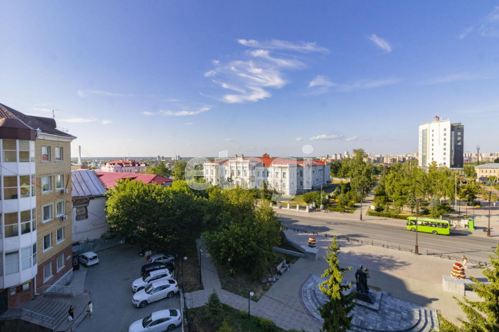 3-комн квартира Республики, 14