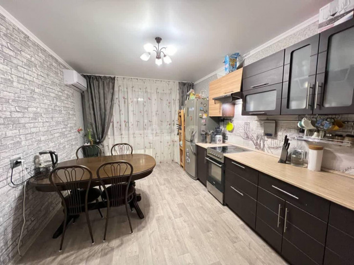 2-комн квартира Мельникайте, 122