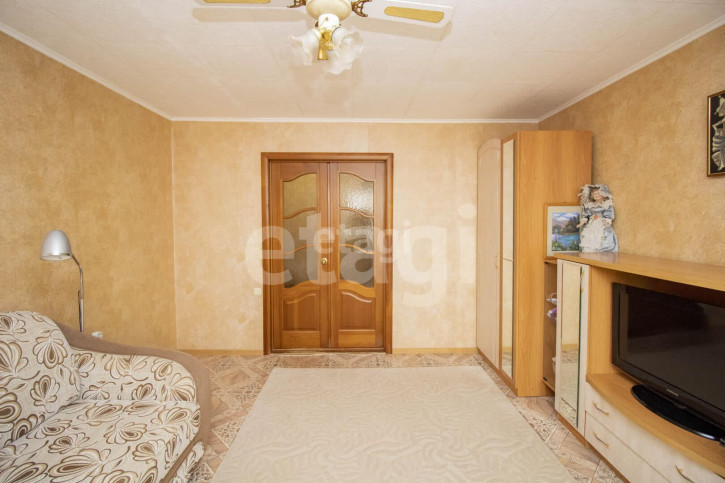 4-комн квартира Одесская, 40а