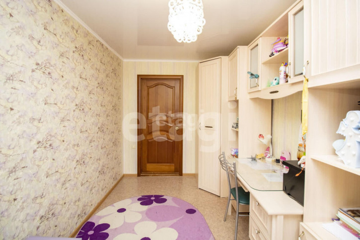 4-комн квартира Одесская, 40а