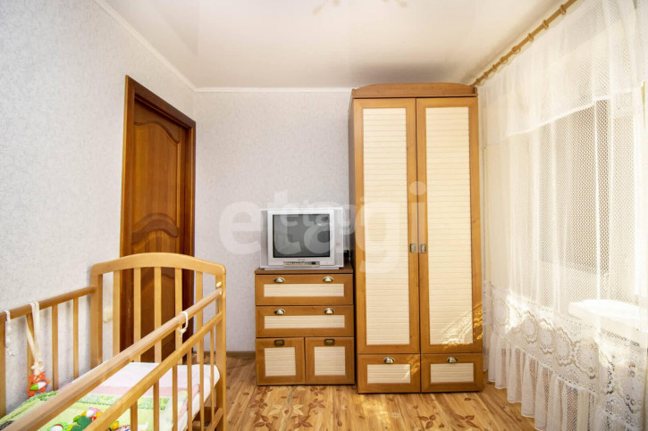 4-комн квартира Одесская, 40а