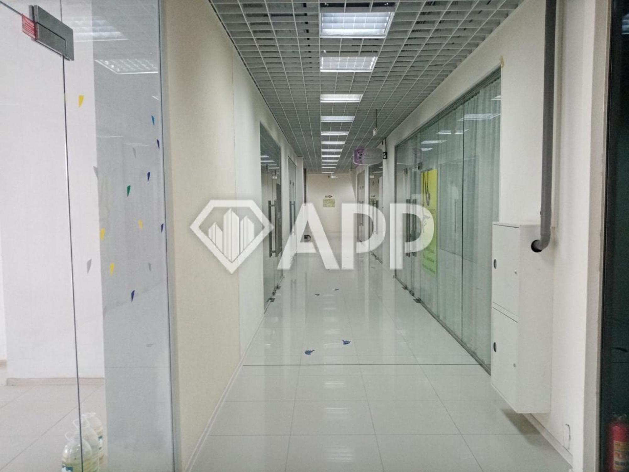 Сдать торговое помещение за 90 000 рублей на пр-кт Дзержинского, 211