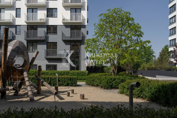 3-комн квартира улица Газовиков, 38