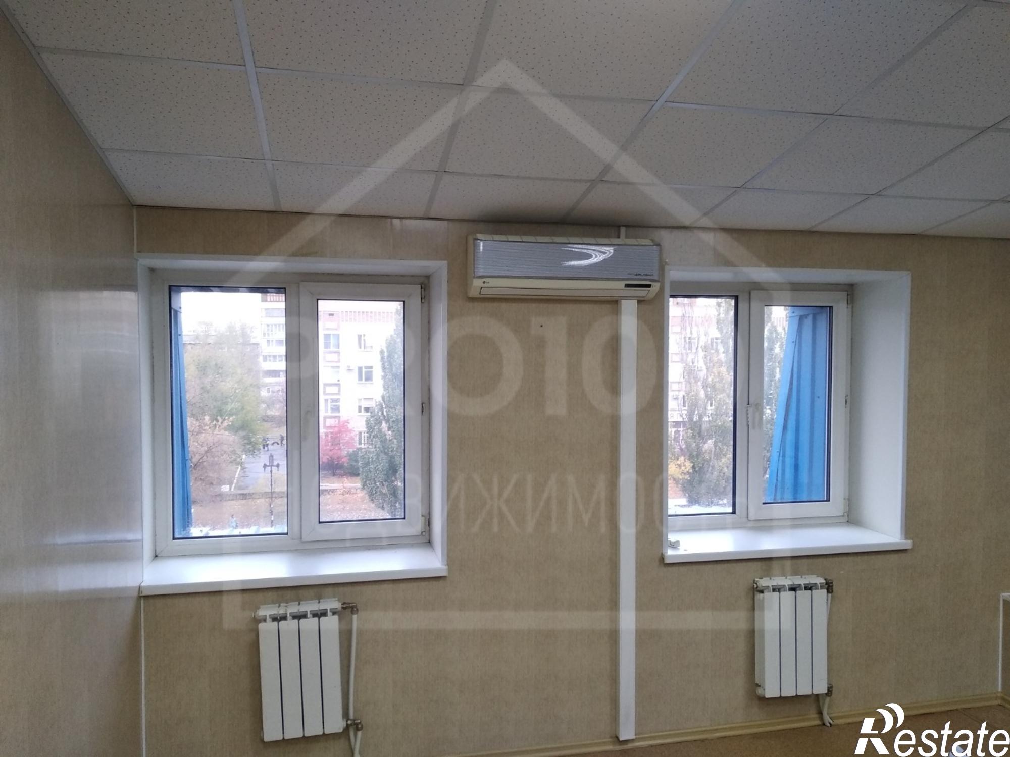 Сдать офис, помещение под офис за 100 000 рублей на р-н. Центральный,10 лет Октября улица,166/1