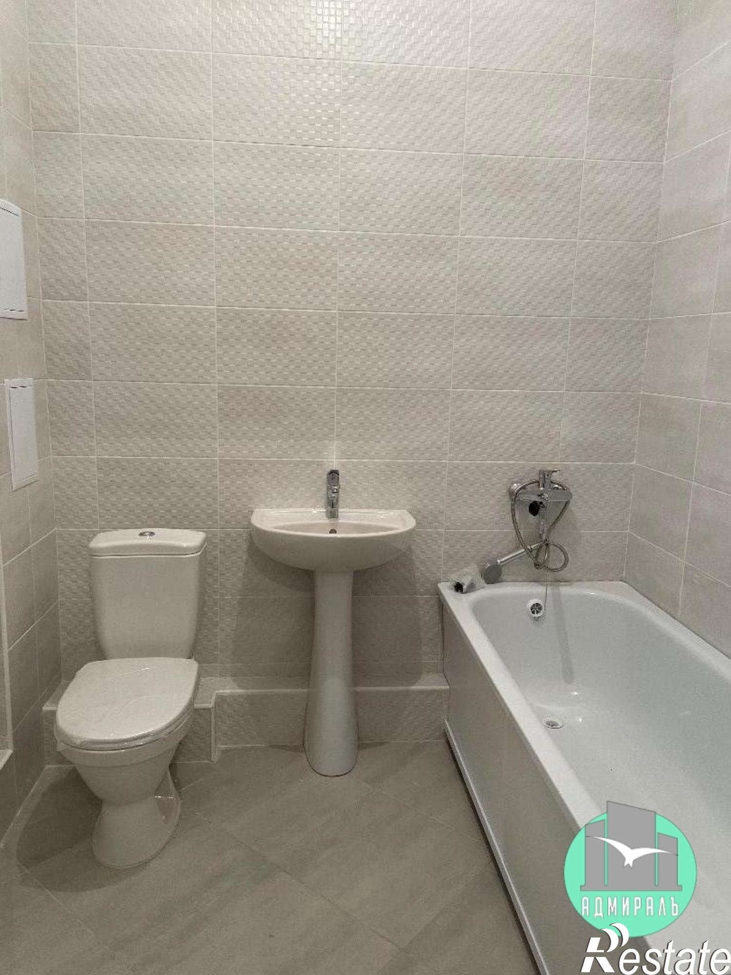 Продажа 2-комн квартиры муниципальное образование Новороссийск,Алексея Матвейкина улица,1Ак4