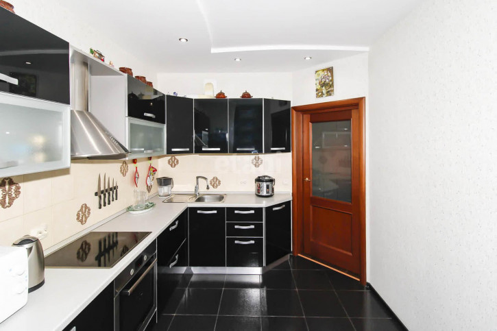 2-комн квартира Комсомольская, 75