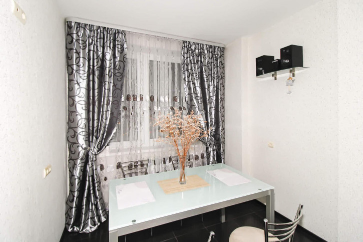 2-комн квартира Комсомольская, 75