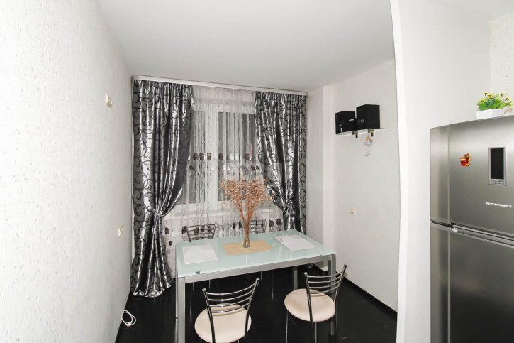 2-комн квартира Комсомольская, 75