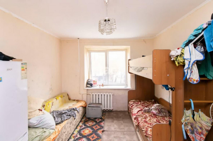 Комната Республики, 212